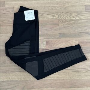 NWT YELETE ACTIVE Black Leggings Size Medium